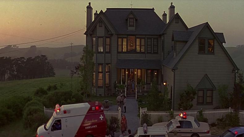 S 1996 2458 - بررسی فیلم Scream (1996) | فیلم‌های ترسناک مردم را قاتل نمی‌کنند، بلکه قاتل‌ها را خلاق‌تر می‌کنند