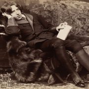 Oscar Wilde 56a34f905f9b58b7d0d16d93 180x180 - ۱۰ رمان با بهترین جمله‌ افتتاحیه‌